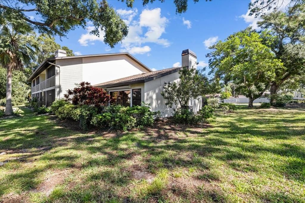 For Sale: $290,000 (2 beds, 2 baths, 1312 Square Feet)