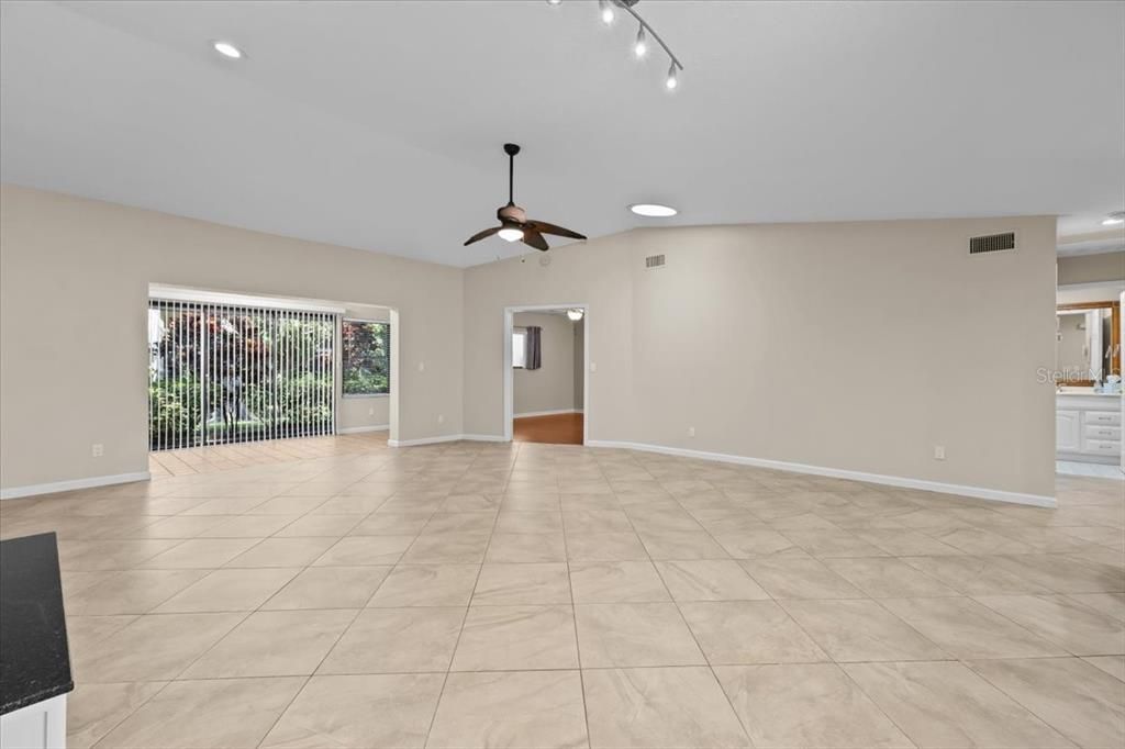 For Sale: $290,000 (2 beds, 2 baths, 1312 Square Feet)