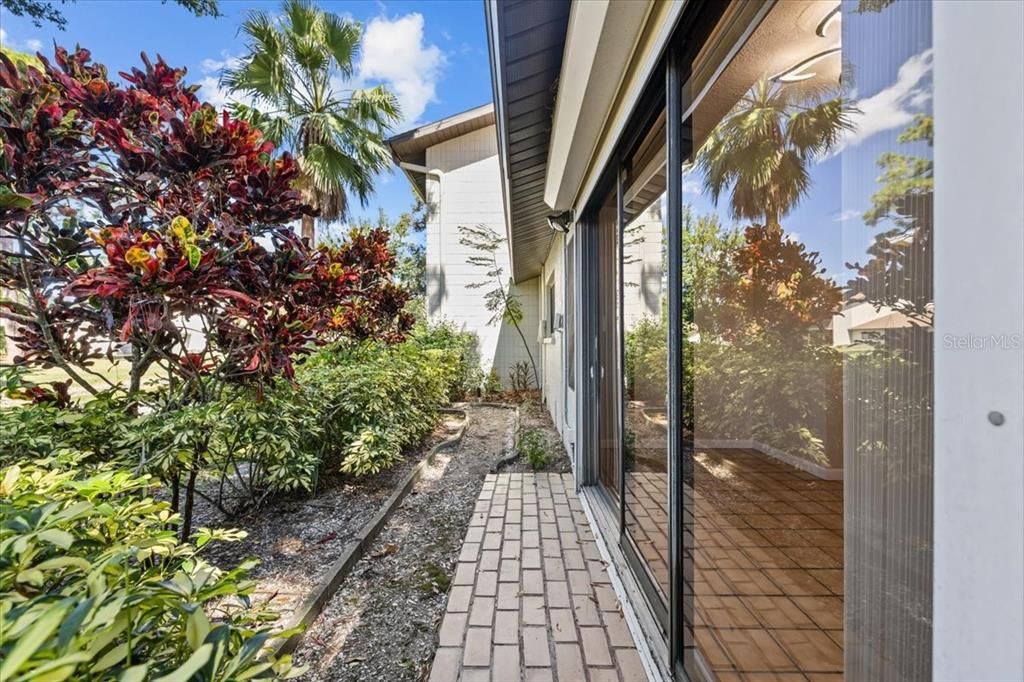 For Sale: $290,000 (2 beds, 2 baths, 1312 Square Feet)