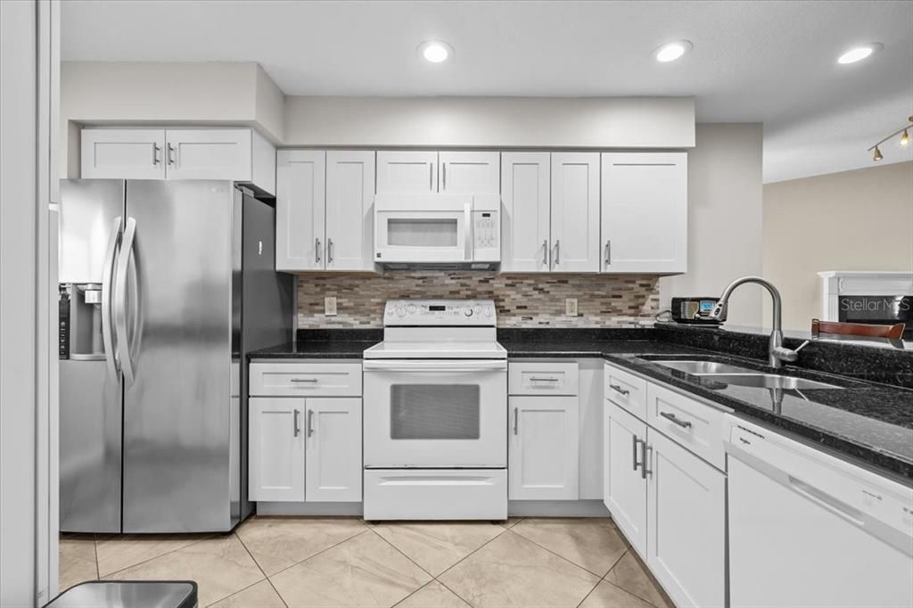 For Sale: $290,000 (2 beds, 2 baths, 1312 Square Feet)