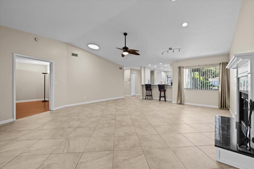 For Sale: $290,000 (2 beds, 2 baths, 1312 Square Feet)