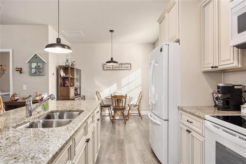 待售: $282,500 (2 贝兹, 2 浴室, 1333 平方英尺)