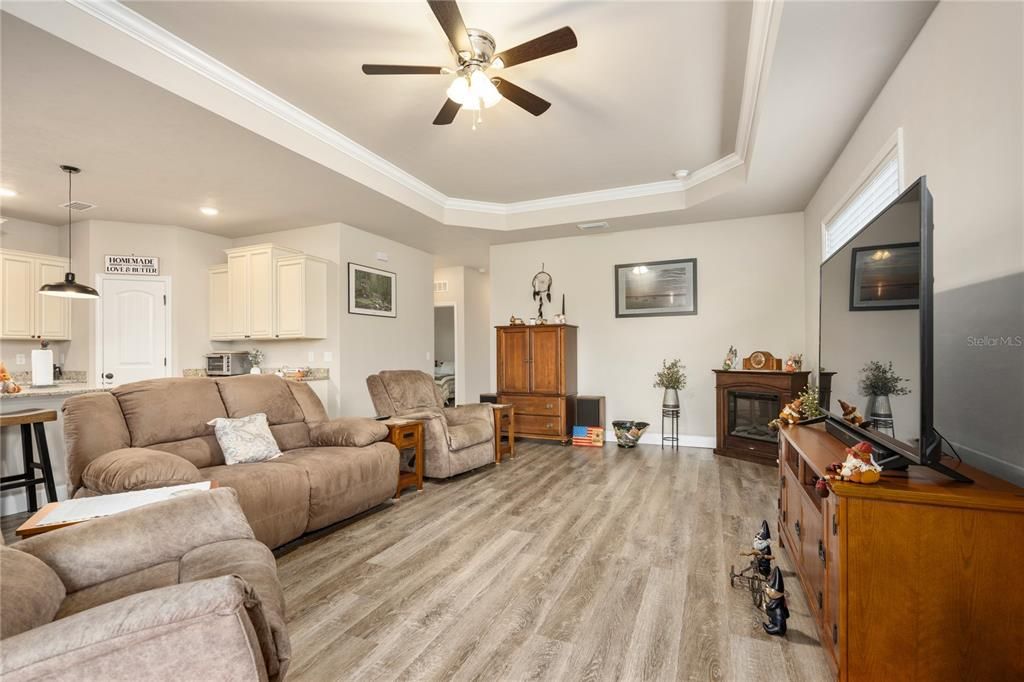 待售: $282,500 (2 贝兹, 2 浴室, 1333 平方英尺)