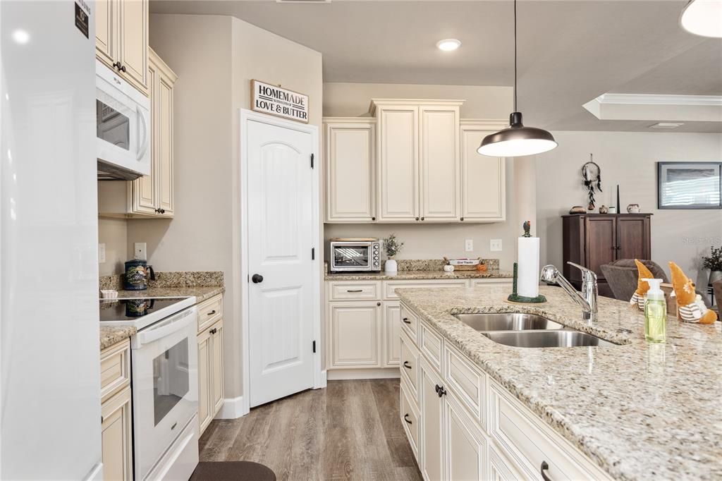 待售: $282,500 (2 贝兹, 2 浴室, 1333 平方英尺)