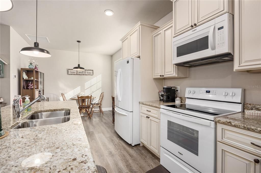 待售: $282,500 (2 贝兹, 2 浴室, 1333 平方英尺)