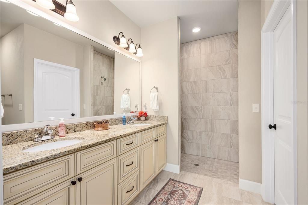 待售: $282,500 (2 贝兹, 2 浴室, 1333 平方英尺)