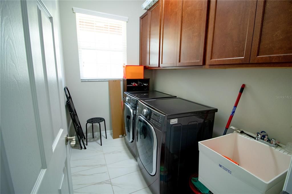 For Rent: $2,700 (3 beds, 2 baths, 2153 Square Feet)
