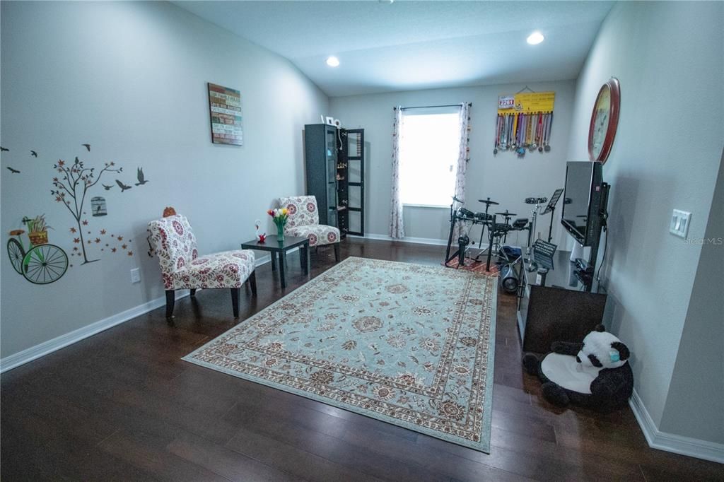 For Rent: $2,700 (3 beds, 2 baths, 2153 Square Feet)