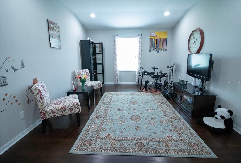 For Rent: $2,700 (3 beds, 2 baths, 2153 Square Feet)