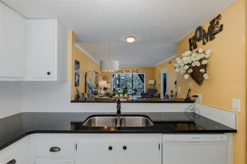 For Sale: $179,900 (2 beds, 2 baths, 1025 Square Feet)