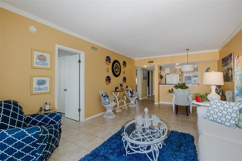 For Sale: $179,900 (2 beds, 2 baths, 1025 Square Feet)