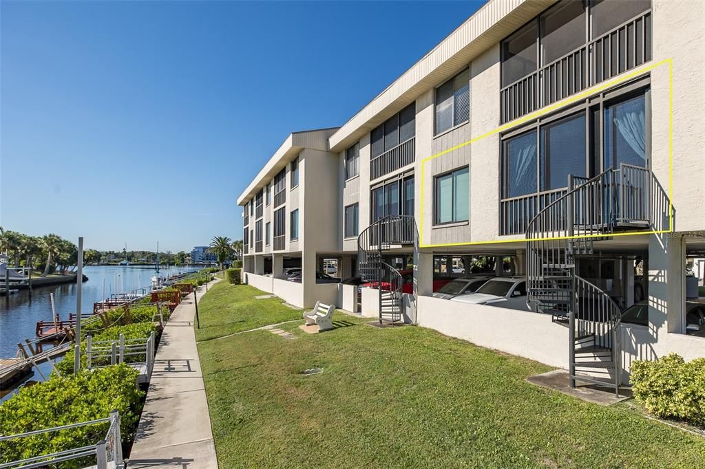 For Sale: $179,900 (2 beds, 2 baths, 1025 Square Feet)