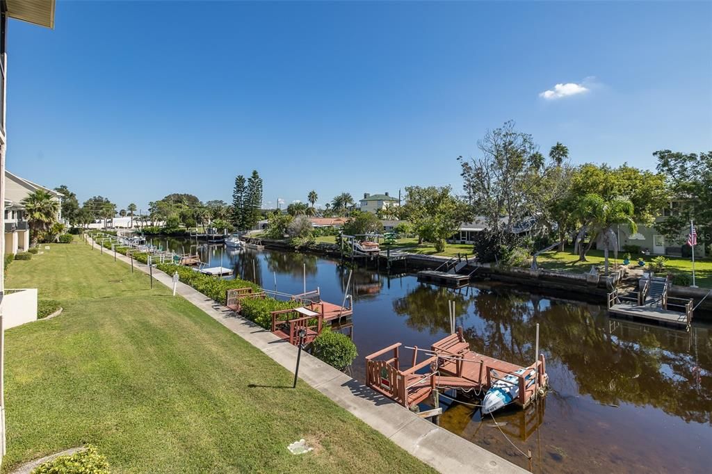 For Sale: $179,900 (2 beds, 2 baths, 1025 Square Feet)