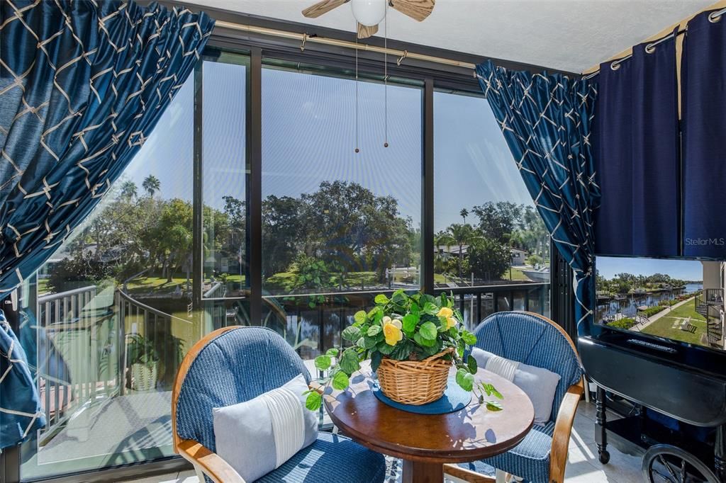 For Sale: $179,900 (2 beds, 2 baths, 1025 Square Feet)