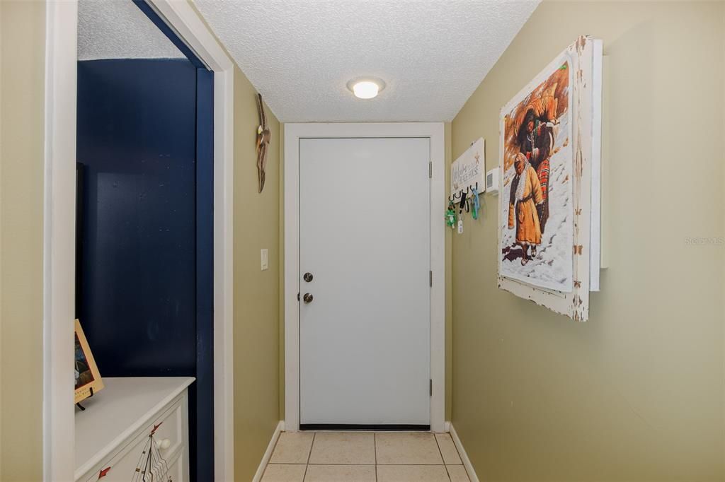 For Sale: $179,900 (2 beds, 2 baths, 1025 Square Feet)