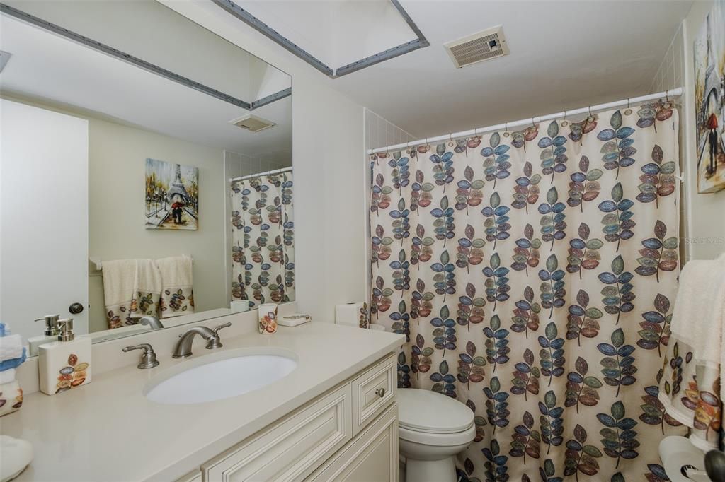 For Sale: $179,900 (2 beds, 2 baths, 1025 Square Feet)