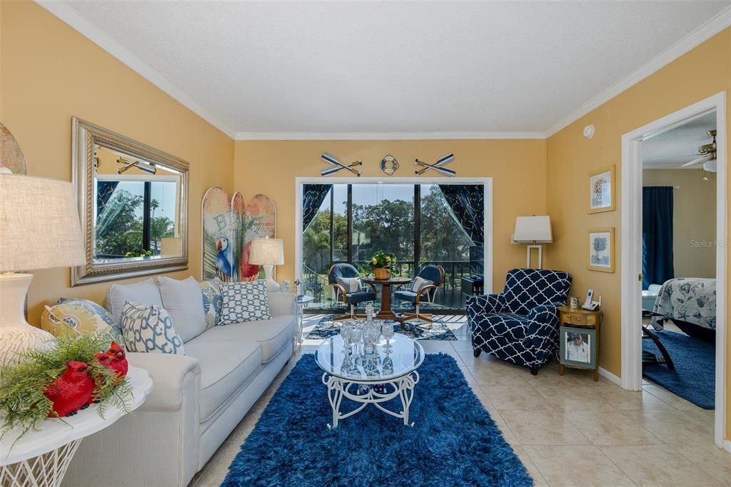 For Sale: $179,900 (2 beds, 2 baths, 1025 Square Feet)