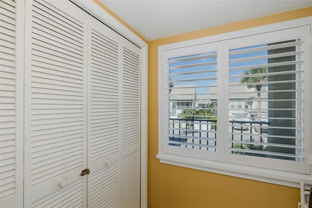 For Sale: $179,900 (2 beds, 2 baths, 1025 Square Feet)