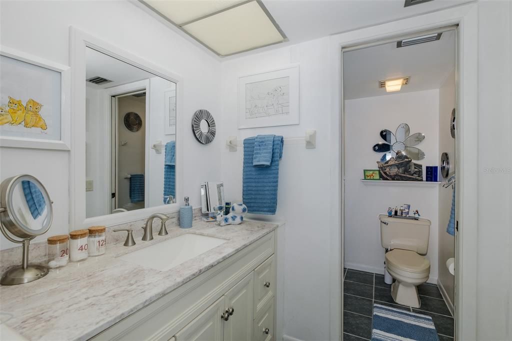 For Sale: $179,900 (2 beds, 2 baths, 1025 Square Feet)