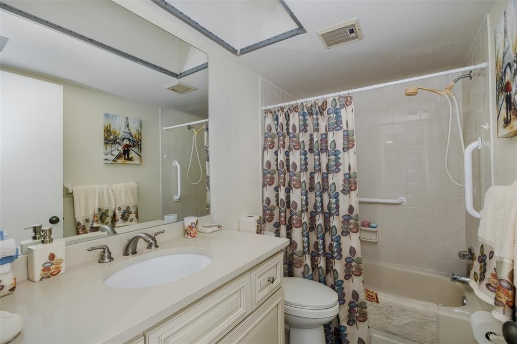 For Sale: $179,900 (2 beds, 2 baths, 1025 Square Feet)