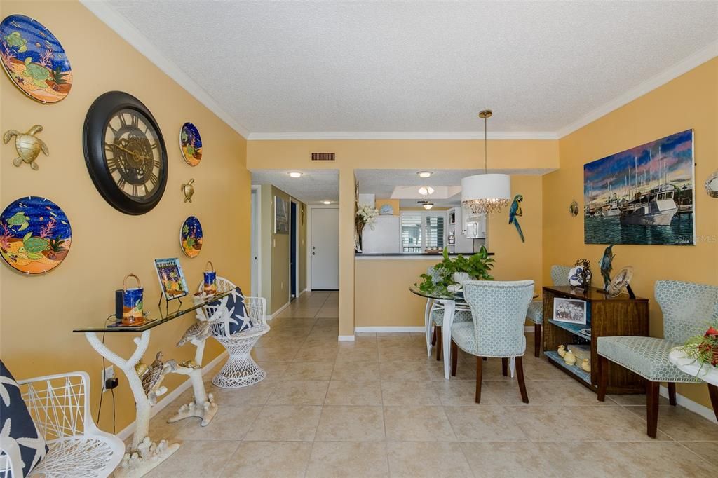 For Sale: $179,900 (2 beds, 2 baths, 1025 Square Feet)