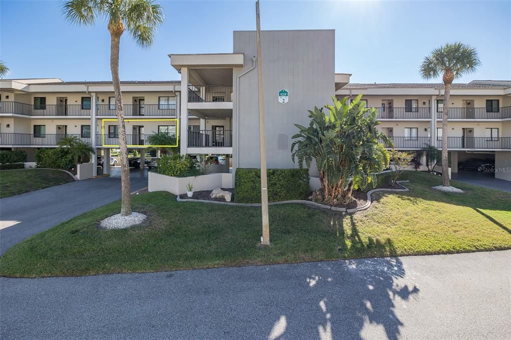 For Sale: $179,900 (2 beds, 2 baths, 1025 Square Feet)