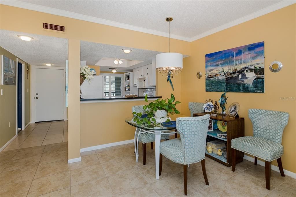 For Sale: $179,900 (2 beds, 2 baths, 1025 Square Feet)