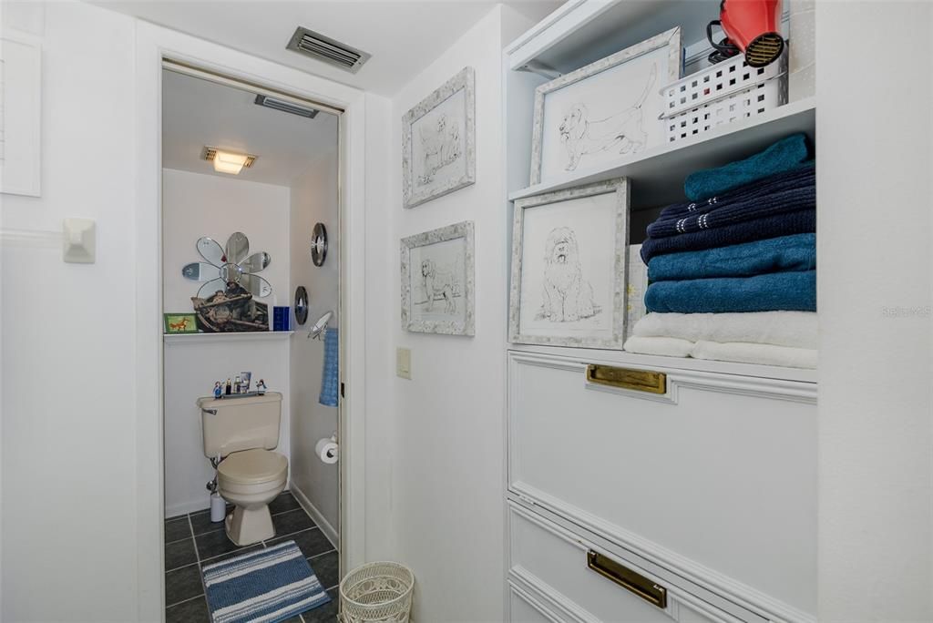 For Sale: $179,900 (2 beds, 2 baths, 1025 Square Feet)