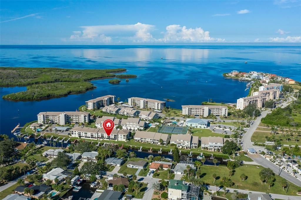 For Sale: $179,900 (2 beds, 2 baths, 1025 Square Feet)