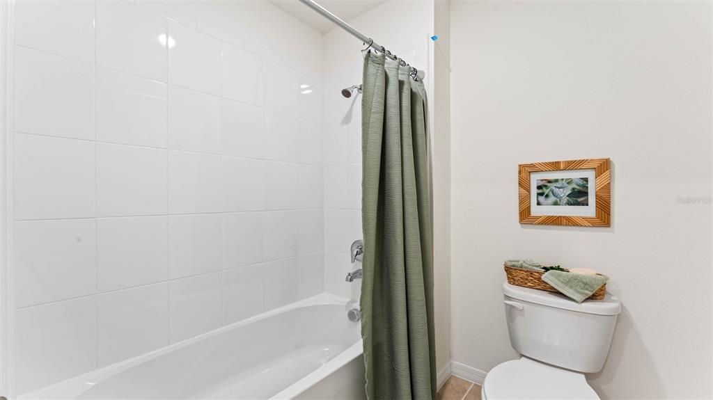 Activo con contrato: $424,990 (5 camas, 3 baños, 2601 Pies cuadrados)