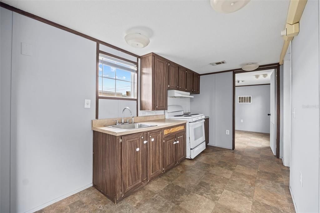 出租: $925 (1 贝兹, 1 浴室, 564 平方英尺)