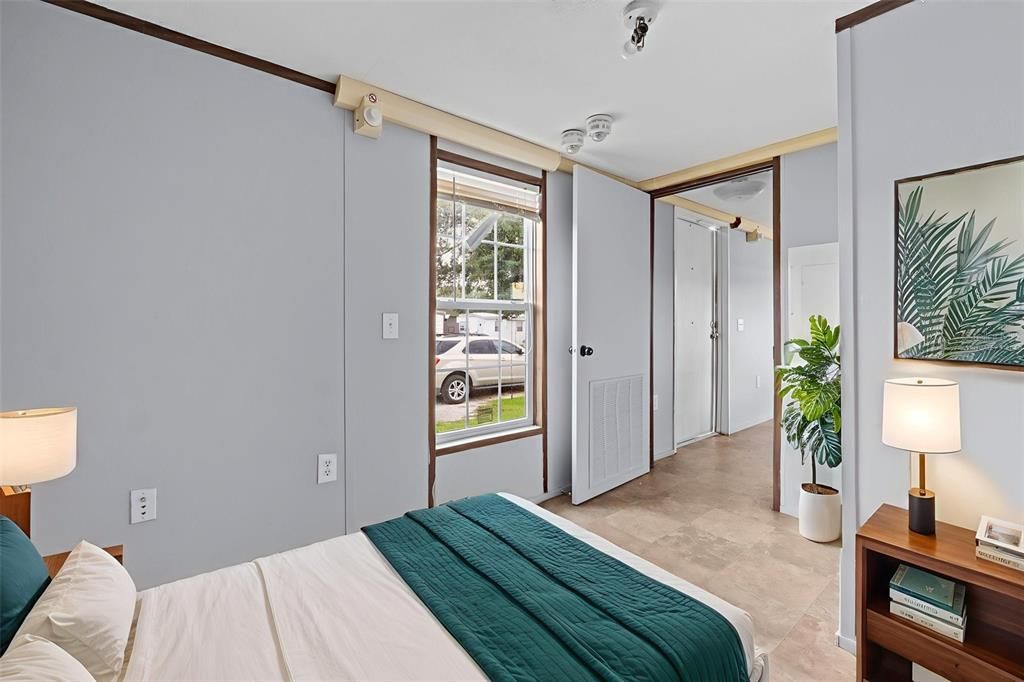 出租: $925 (1 贝兹, 1 浴室, 564 平方英尺)