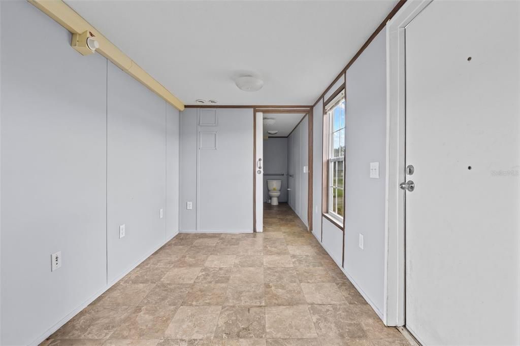 出租: $925 (1 贝兹, 1 浴室, 564 平方英尺)