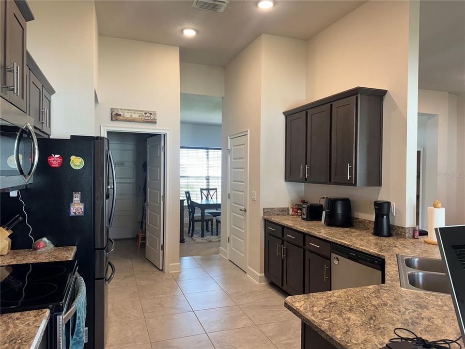 Active With Contract: $305,000 (4 beds, 2 baths, 2334 Square Feet)