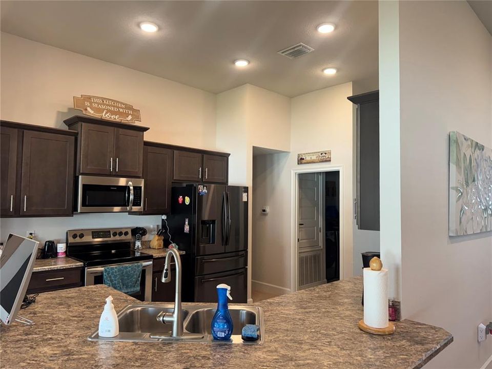 Active With Contract: $305,000 (4 beds, 2 baths, 2334 Square Feet)