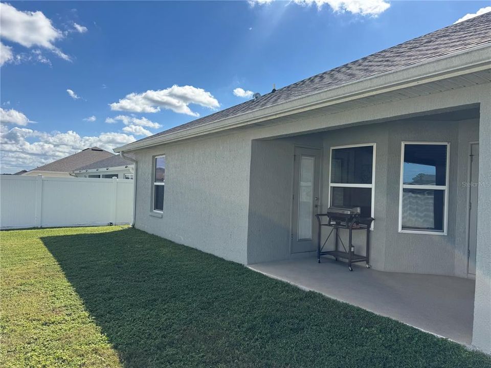 Active With Contract: $305,000 (4 beds, 2 baths, 2334 Square Feet)