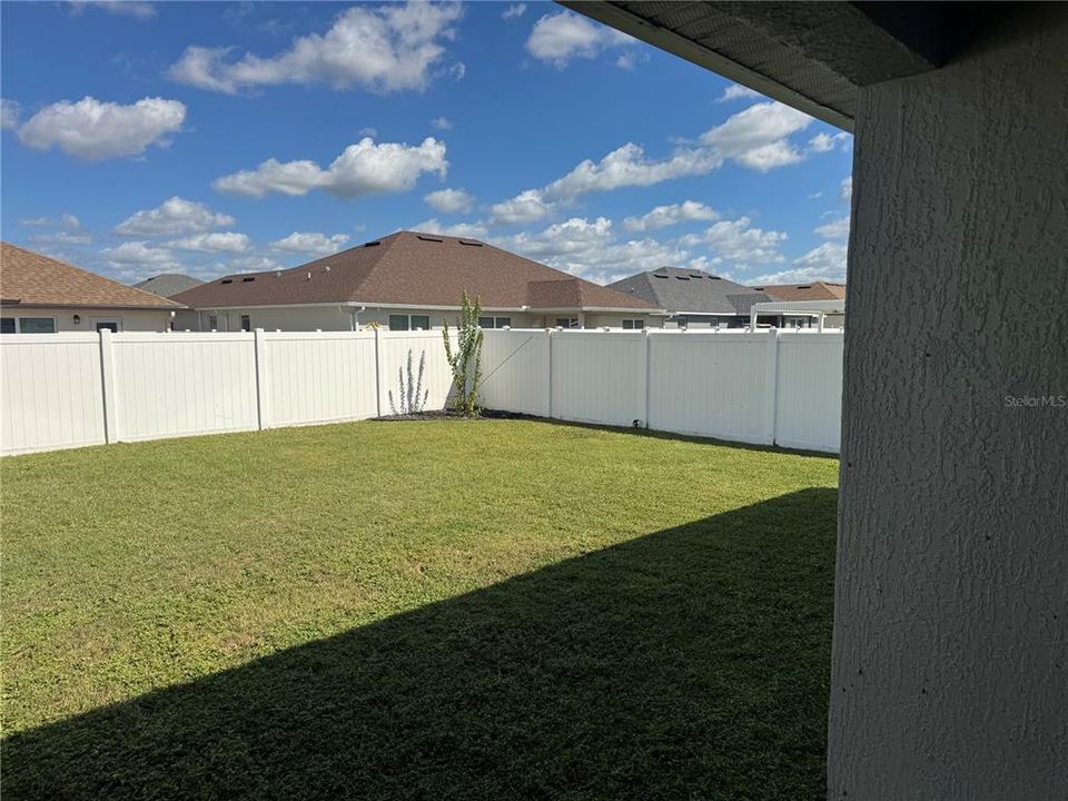 Active With Contract: $305,000 (4 beds, 2 baths, 2334 Square Feet)