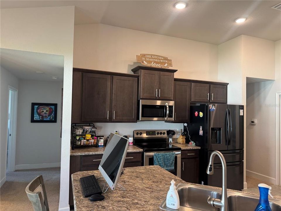 Active With Contract: $305,000 (4 beds, 2 baths, 2334 Square Feet)