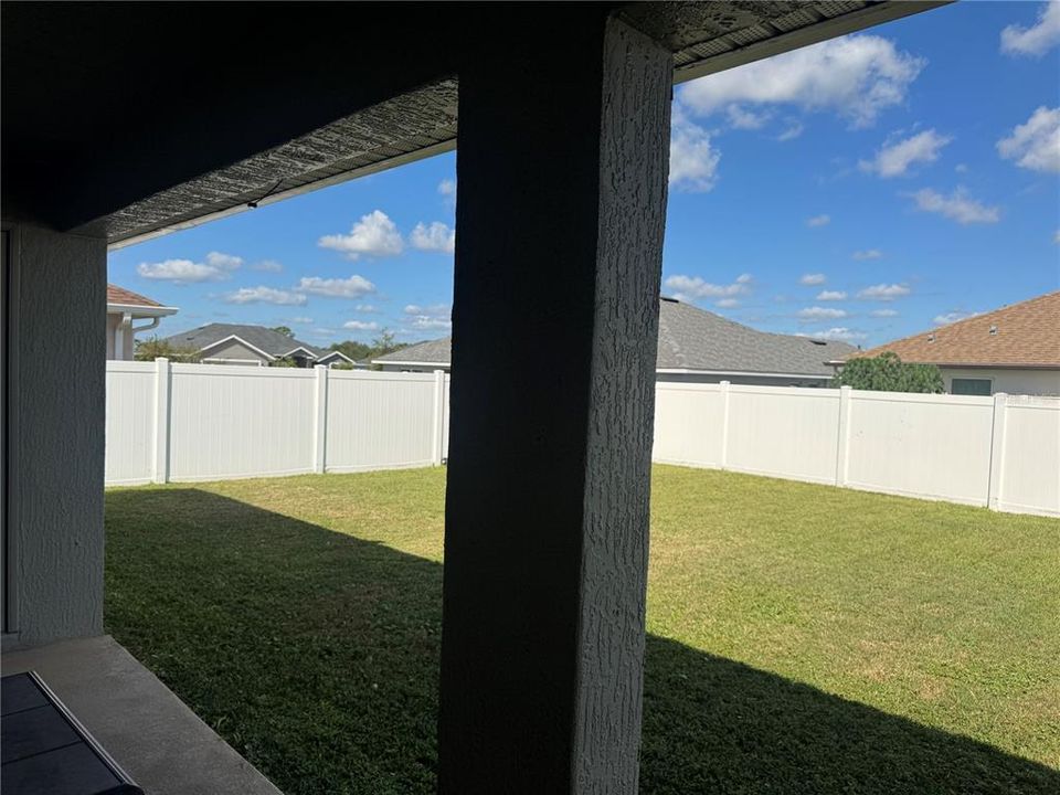 Active With Contract: $305,000 (4 beds, 2 baths, 2334 Square Feet)