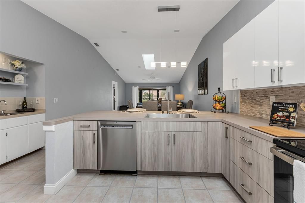 For Sale: $349,000 (3 beds, 2 baths, 1441 Square Feet)