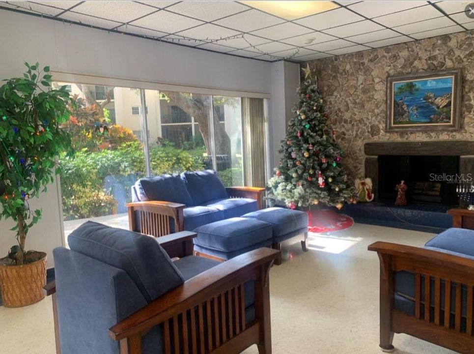 待售: $129,900 (2 贝兹, 2 浴室, 1044 平方英尺)