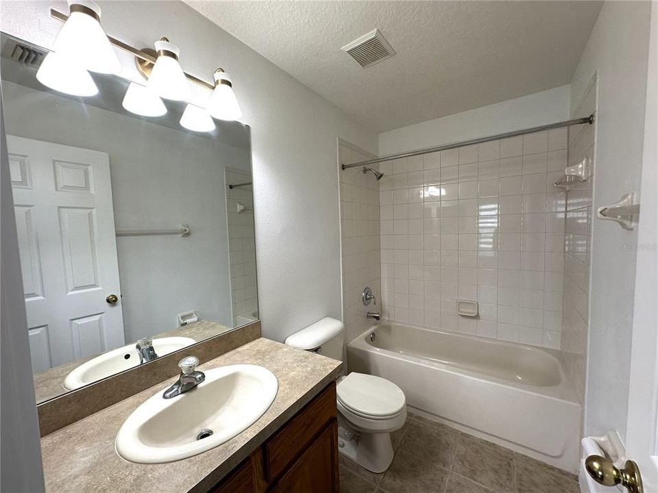 En Venta: $299,000 (2 camas, 2 baños, 1216 Pies cuadrados)