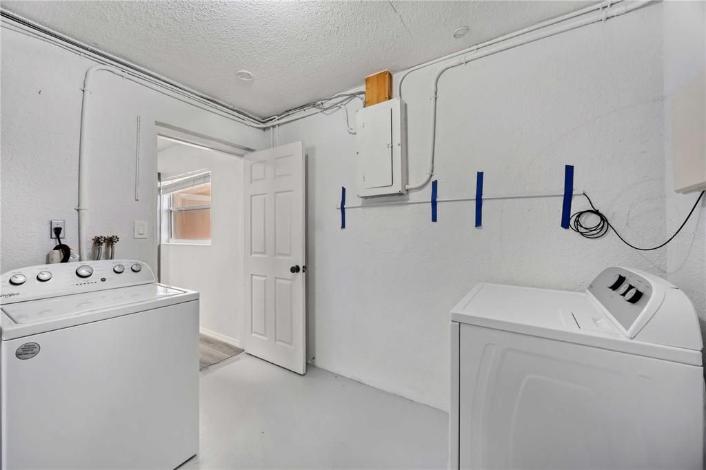 For Sale: $347,500 (4 beds, 2 baths, 1382 Square Feet)