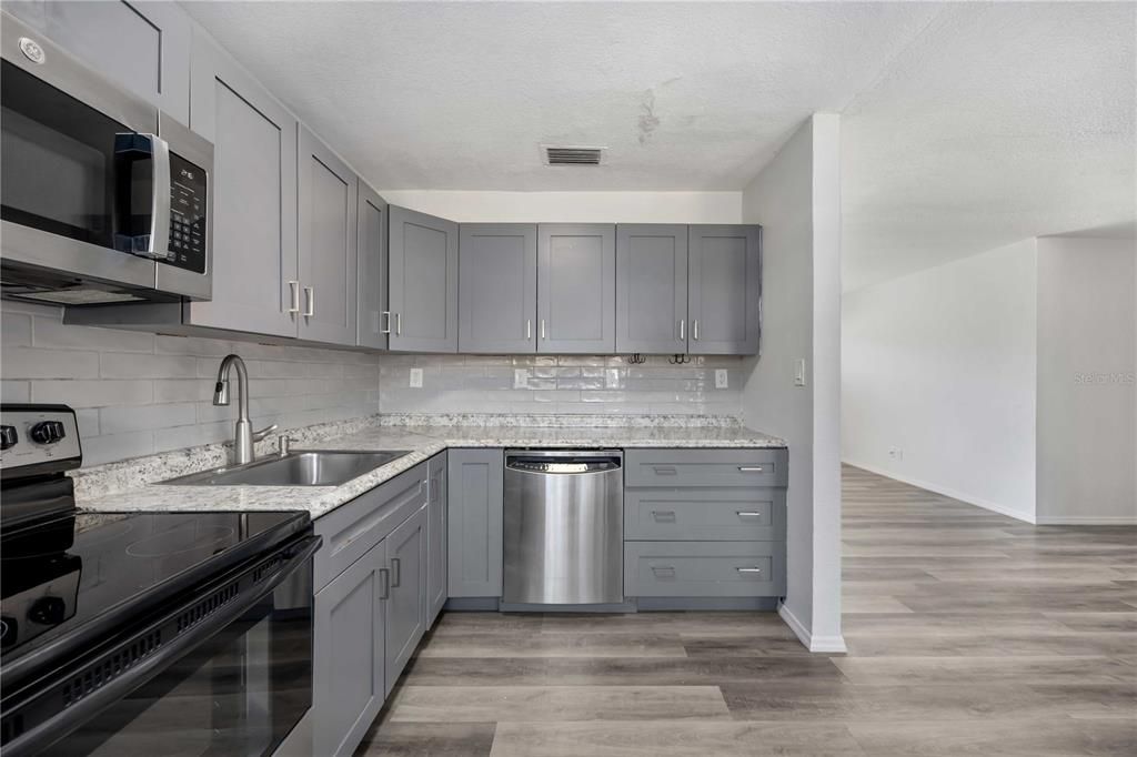 For Sale: $347,500 (4 beds, 2 baths, 1382 Square Feet)