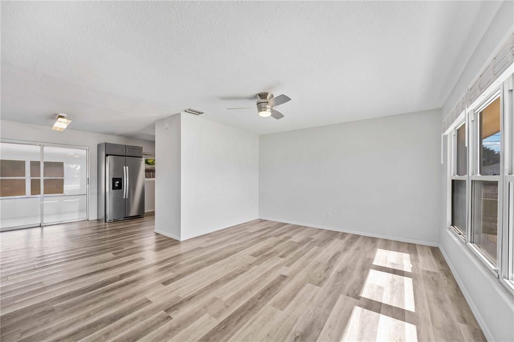 For Sale: $347,500 (4 beds, 2 baths, 1382 Square Feet)