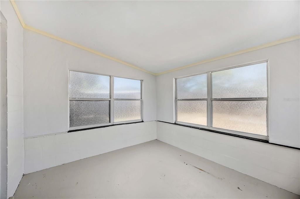 For Sale: $347,500 (4 beds, 2 baths, 1382 Square Feet)