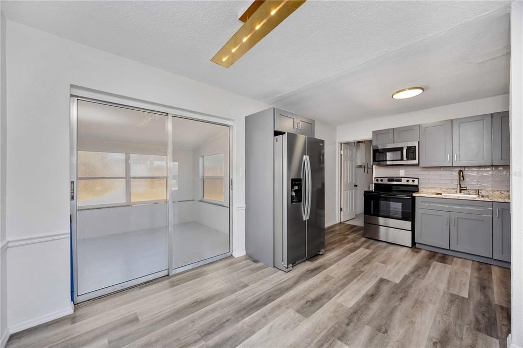 For Sale: $347,500 (4 beds, 2 baths, 1382 Square Feet)