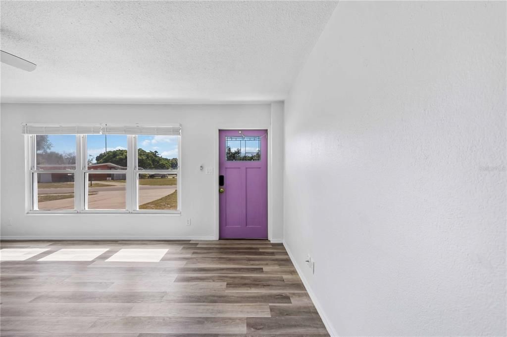 For Sale: $347,500 (4 beds, 2 baths, 1382 Square Feet)