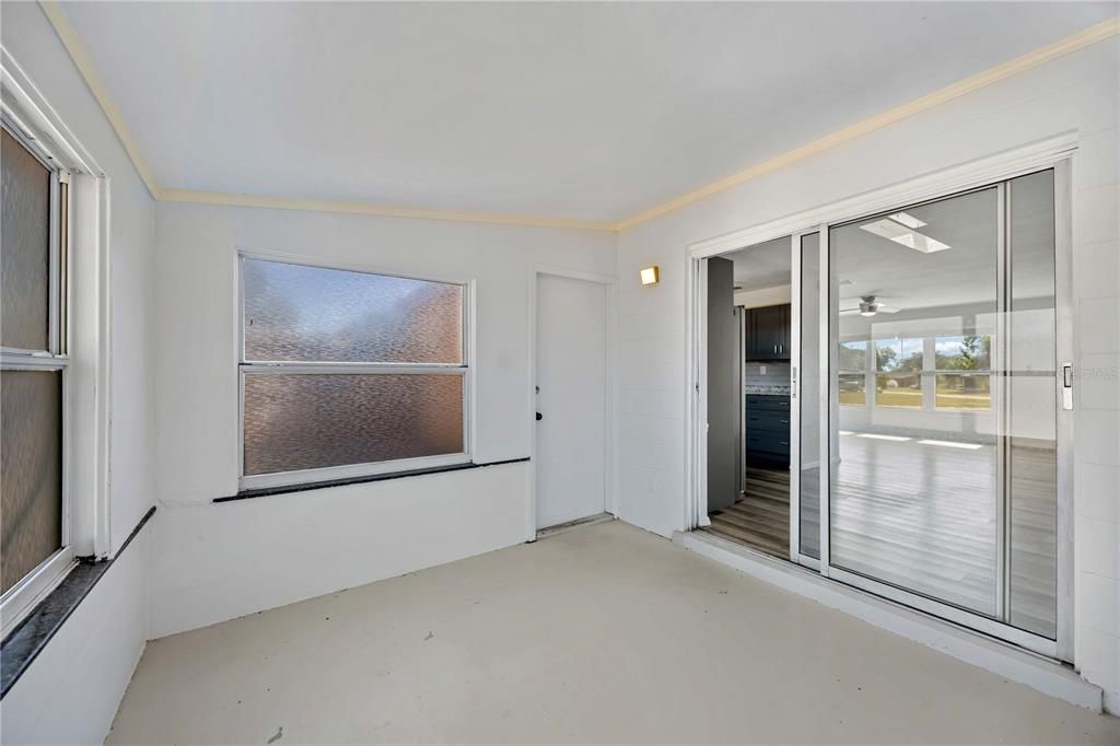 For Sale: $347,500 (4 beds, 2 baths, 1382 Square Feet)