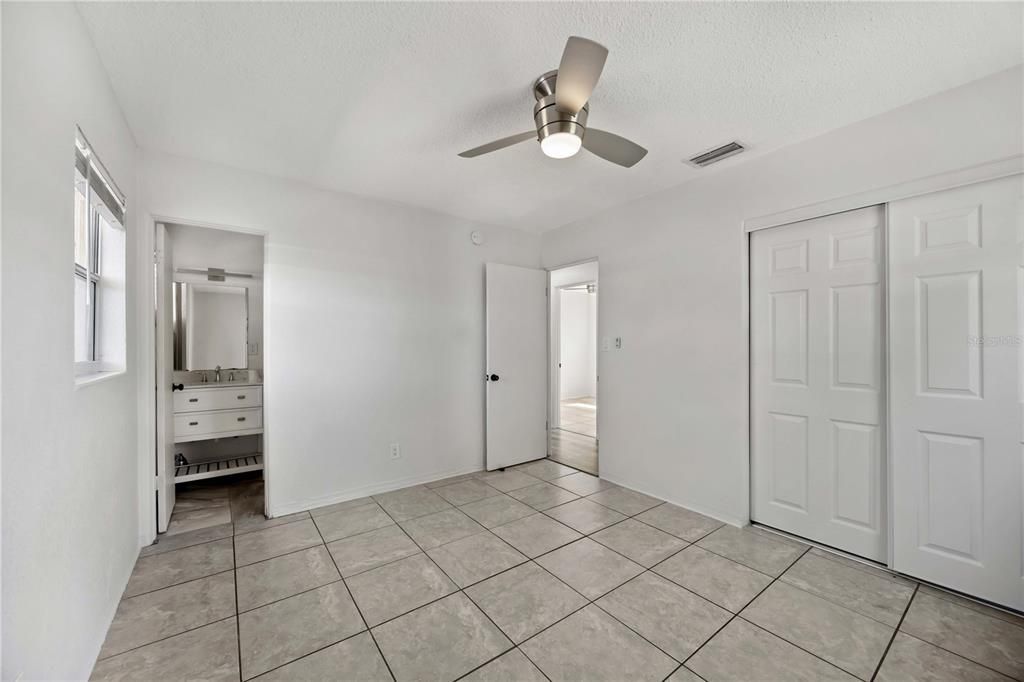 For Sale: $347,500 (4 beds, 2 baths, 1382 Square Feet)